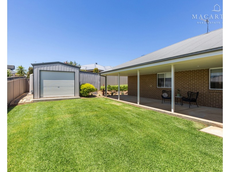 63 Kaloona Drive, Bourkelands NSW 2650