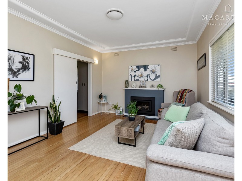 18 Koora Place, Mount Austin NSW 2650