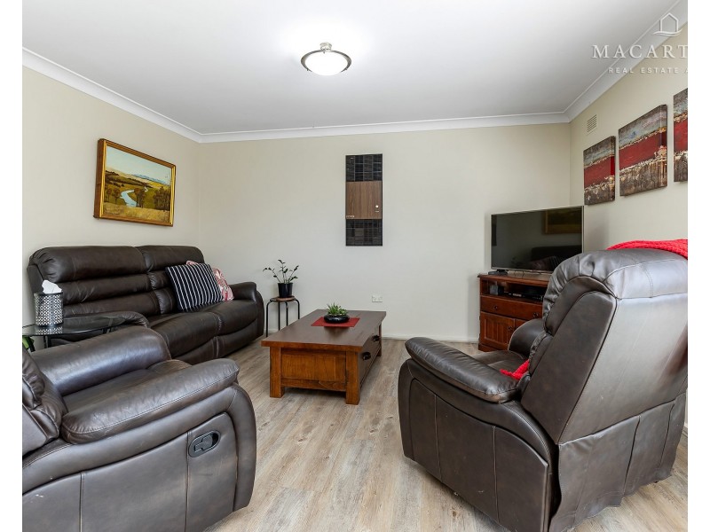 18 Koora Place, Mount Austin NSW 2650