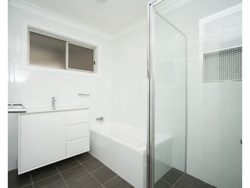 11 Geneva Crescent, Lake Albert NSW 2650