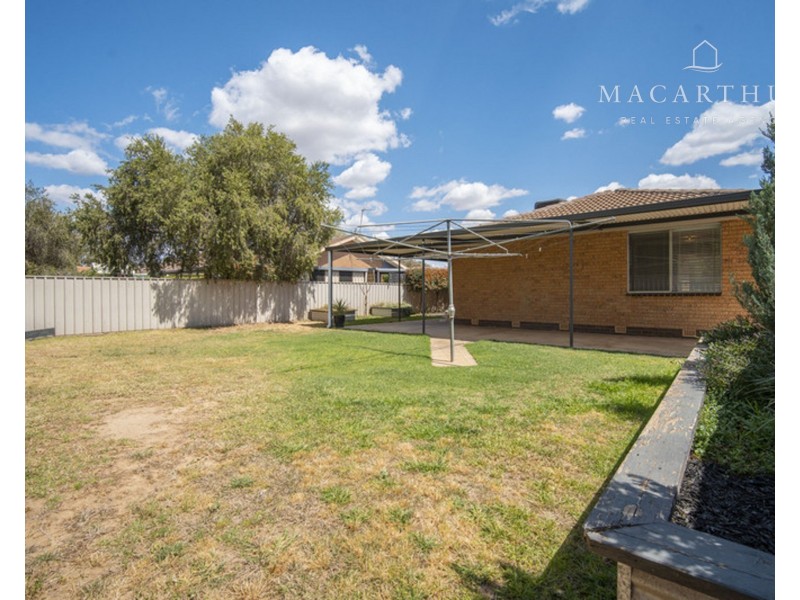 11 Geneva Crescent, Lake Albert NSW 2650