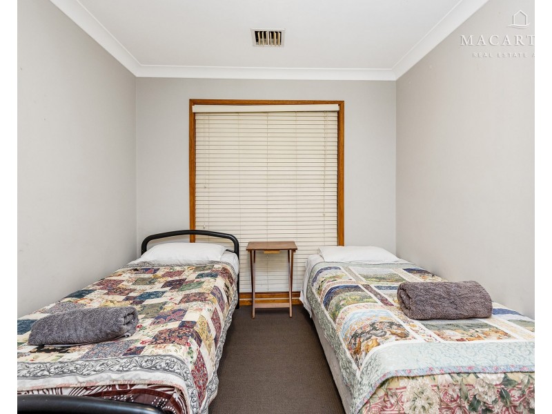 1 Emu Place, Kooringal NSW 2650