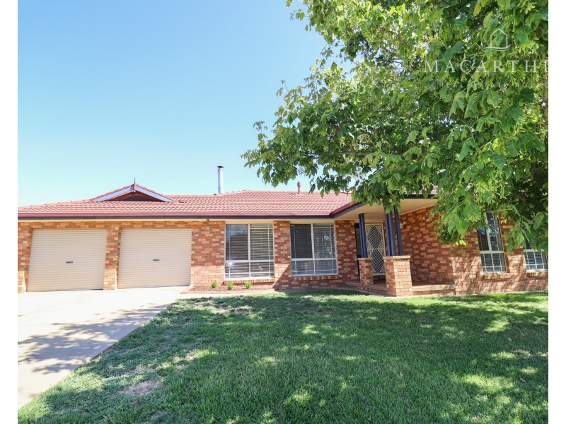 4 Kirrang Avenue, Glenfield Park NSW 2650