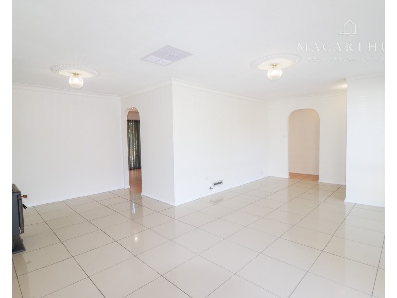 4 Kirrang Avenue, Glenfield Park NSW 2650