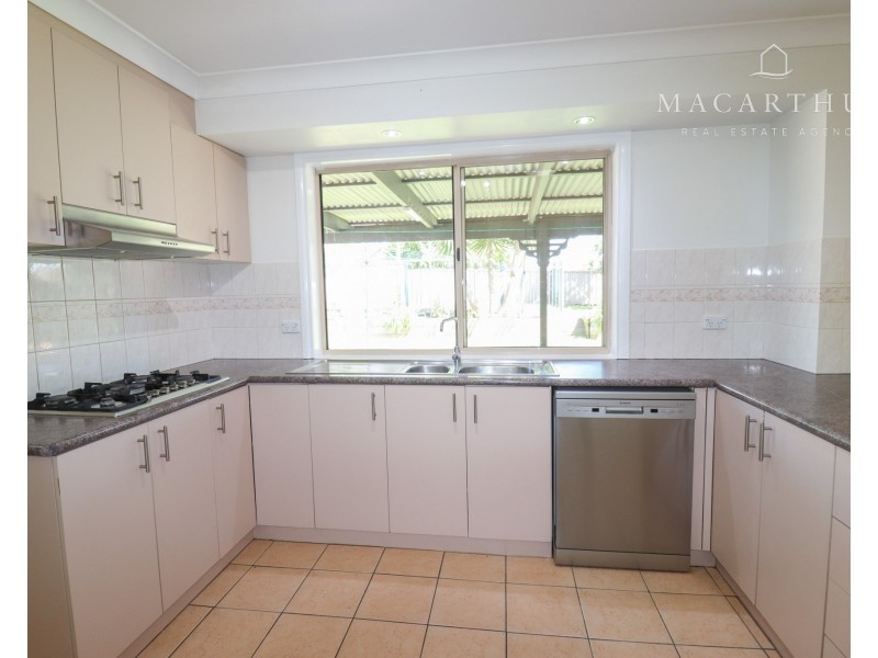 4 Kirrang Avenue, Glenfield Park NSW 2650