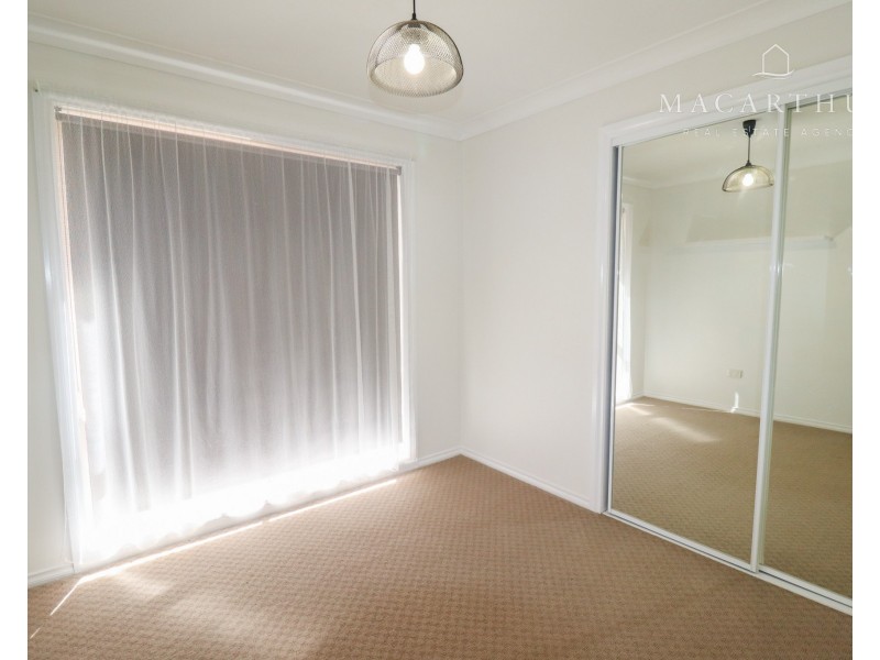 4 Kirrang Avenue, Glenfield Park NSW 2650