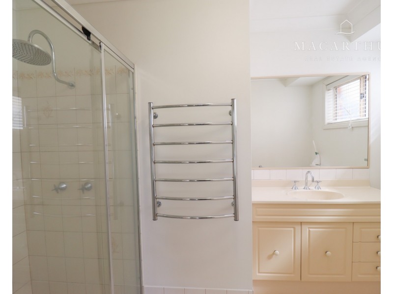 4 Kirrang Avenue, Glenfield Park NSW 2650
