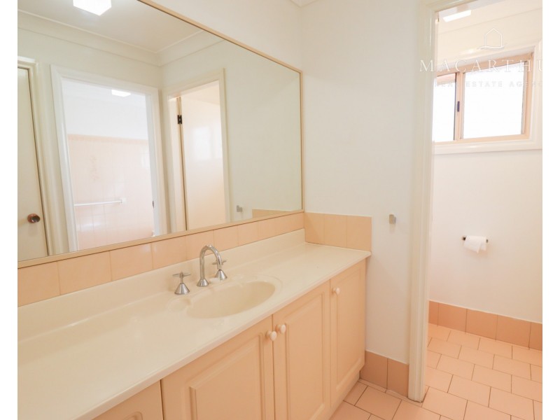 4 Kirrang Avenue, Glenfield Park NSW 2650