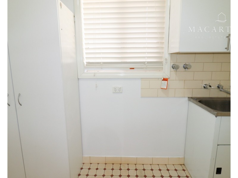4 Kirrang Avenue, Glenfield Park NSW 2650