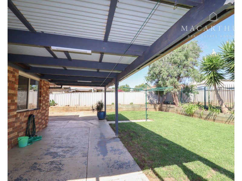 4 Kirrang Avenue, Glenfield Park NSW 2650