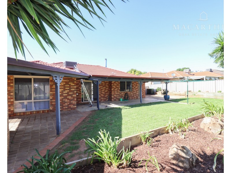 4 Kirrang Avenue, Glenfield Park NSW 2650