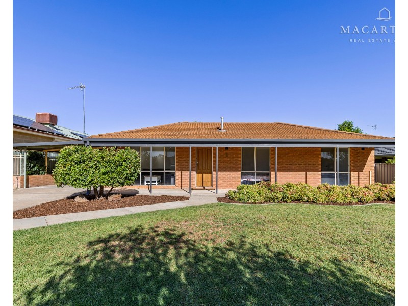 2 Matheson Place, Estella NSW 2650