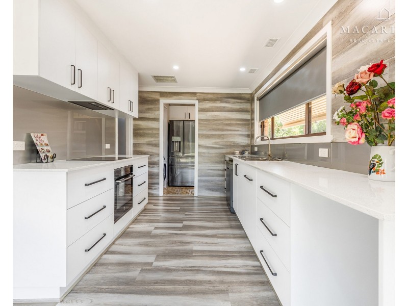 115 McKell Avenue, Mount Austin NSW 2650