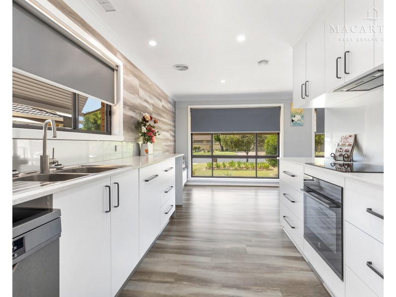 115 McKell Avenue, Mount Austin NSW 2650