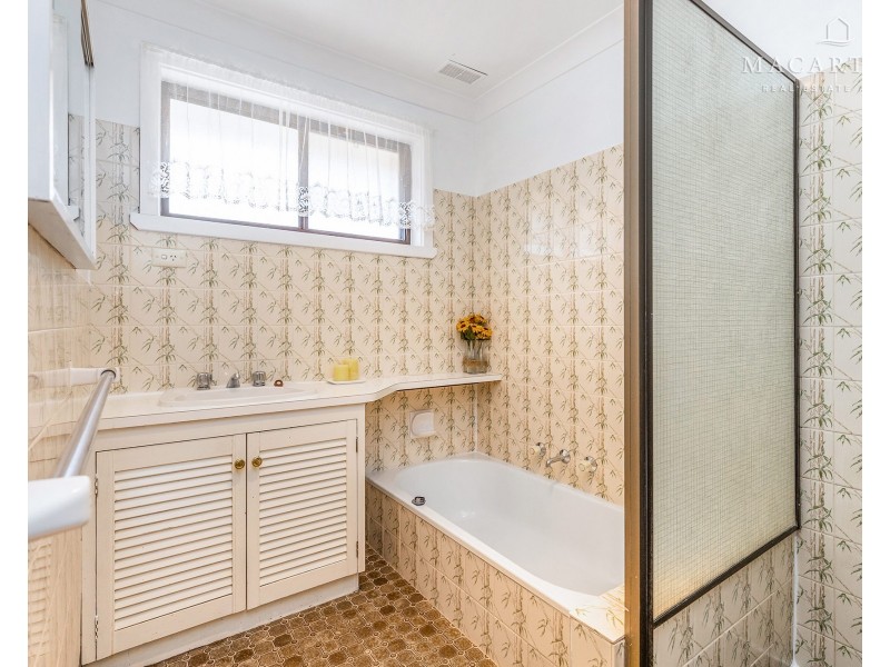 115 McKell Avenue, Mount Austin NSW 2650