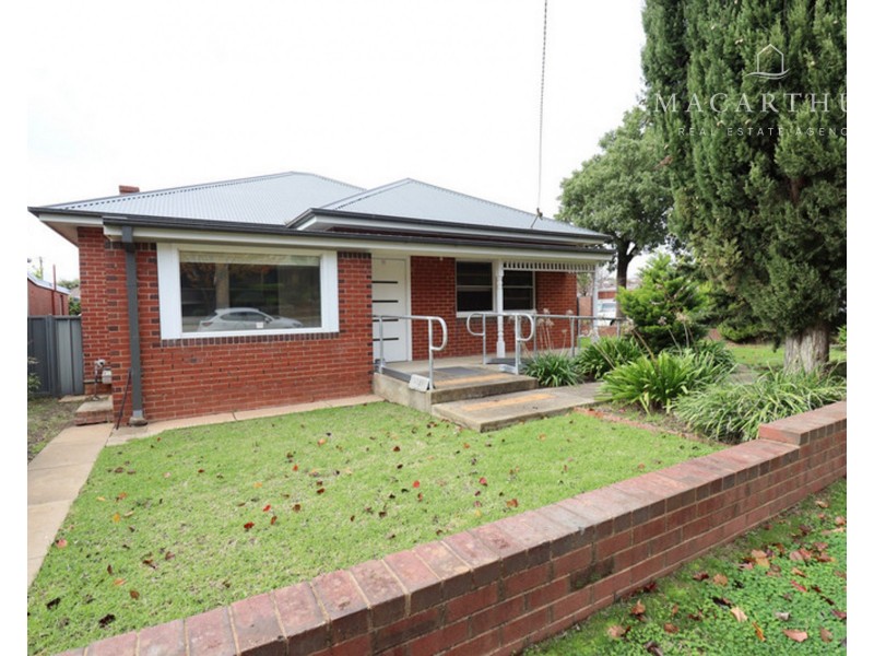 11 Lewisham Avenue, Wagga Wagga NSW 2650