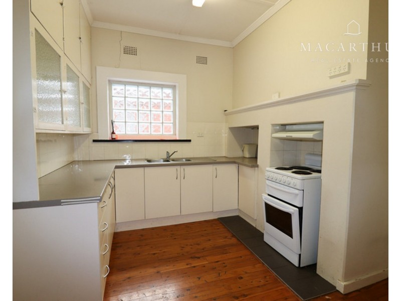 11 Lewisham Avenue, Wagga Wagga NSW 2650