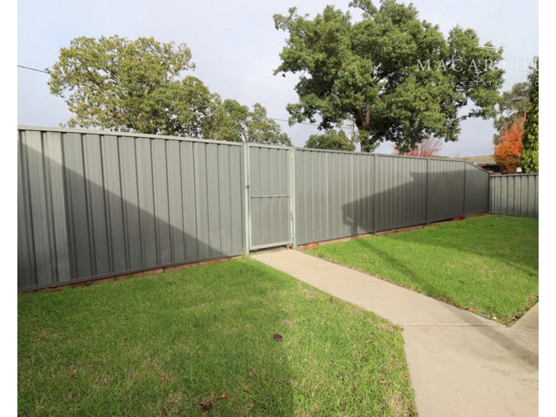 11 Lewisham Avenue, Wagga Wagga NSW 2650