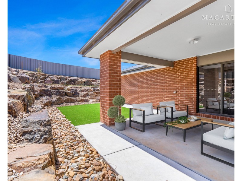 1 Harold Crescent, Gobbagombalin NSW 2650