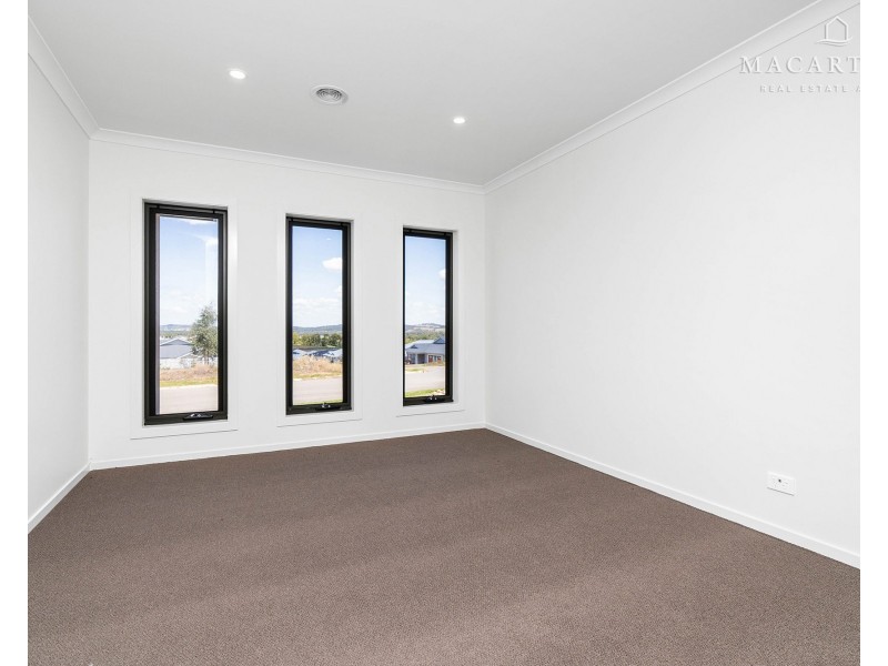 1 Harold Crescent, Gobbagombalin NSW 2650