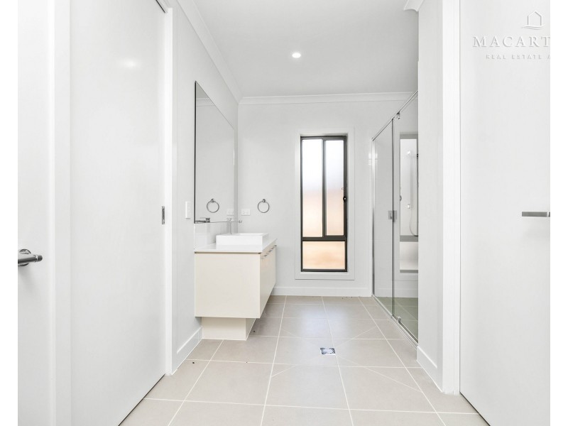 1 Harold Crescent, Gobbagombalin NSW 2650