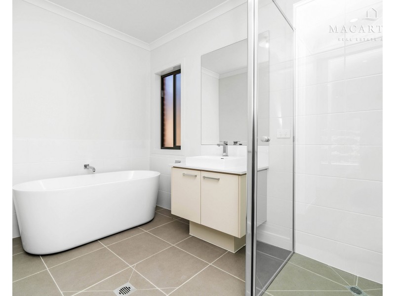 1 Harold Crescent, Gobbagombalin NSW 2650