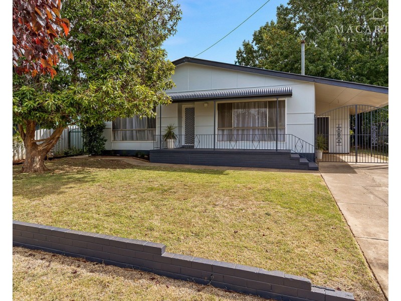 10 Montgomery Street, Ashmont NSW 2650