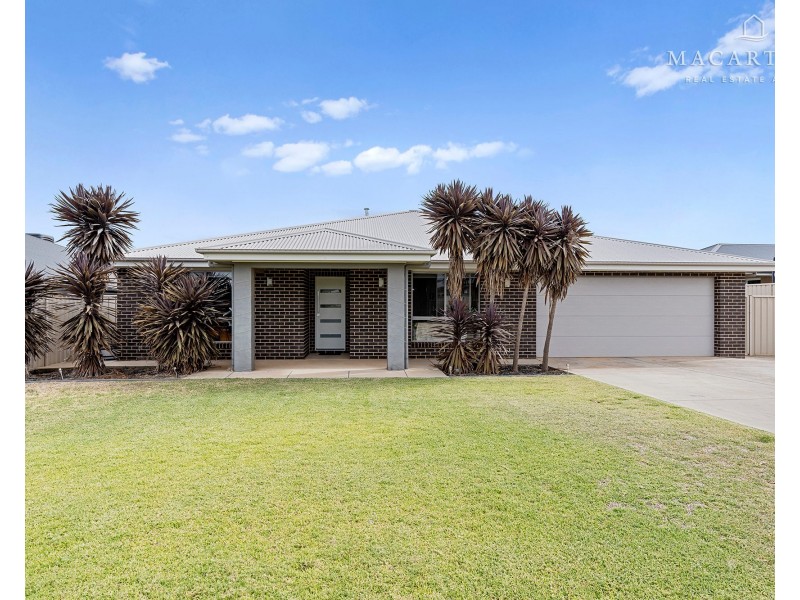 9 Morris Crescent, Gobbagombalin NSW 2650