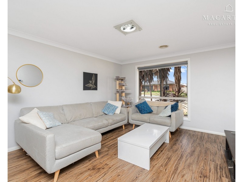 9 Morris Crescent, Gobbagombalin NSW 2650