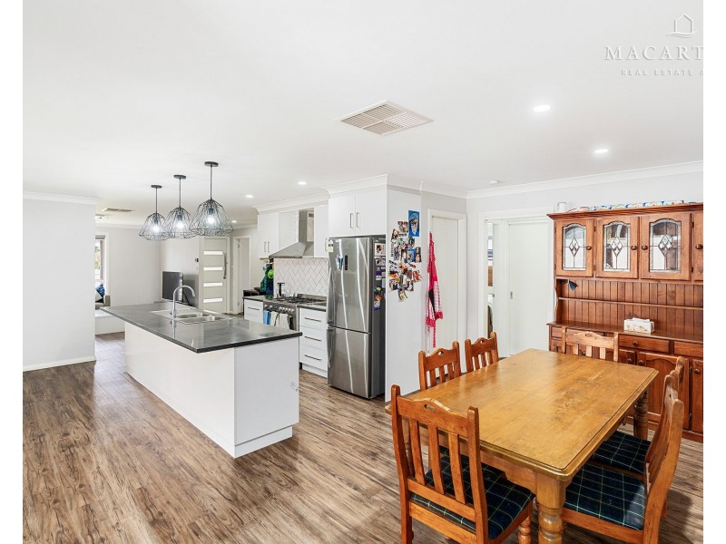 9 Morris Crescent, Gobbagombalin NSW 2650