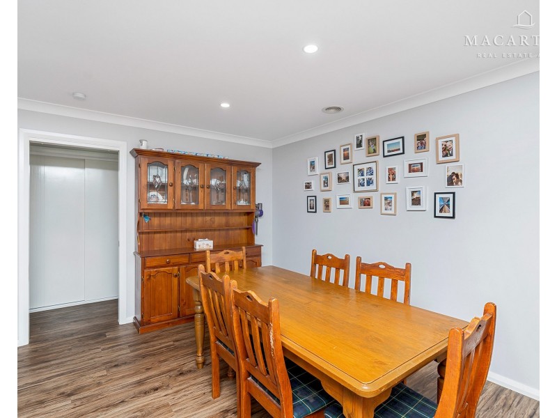 9 Morris Crescent, Gobbagombalin NSW 2650