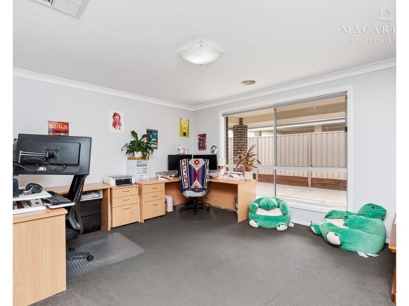 9 Morris Crescent, Gobbagombalin NSW 2650