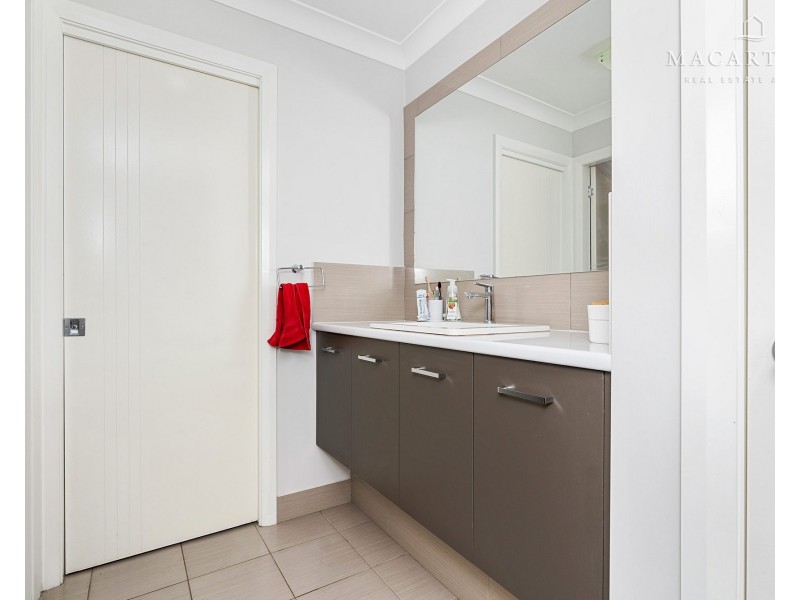 9 Morris Crescent, Gobbagombalin NSW 2650