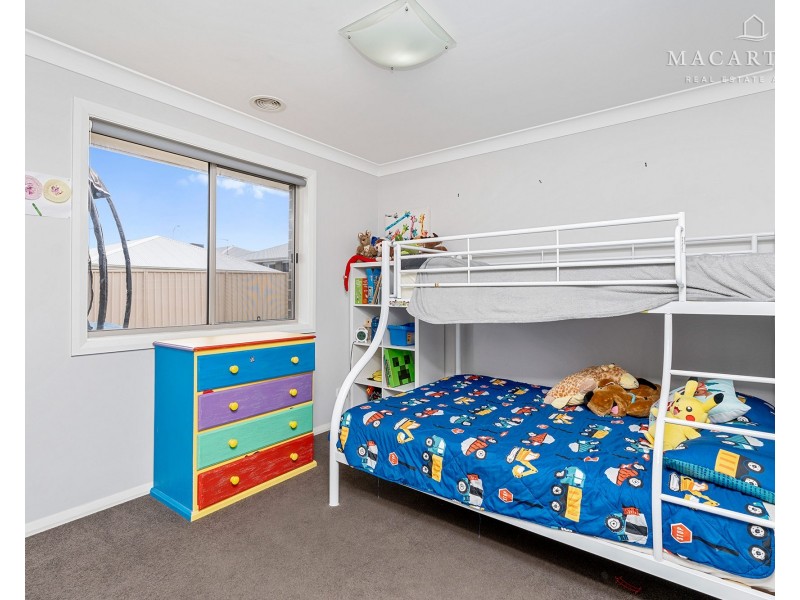 9 Morris Crescent, Gobbagombalin NSW 2650