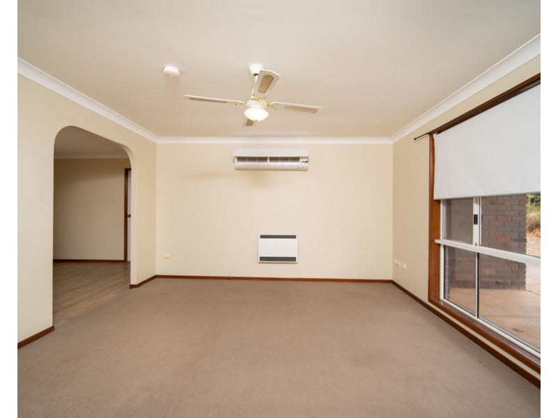 27 Goborra Street, Glenfield Park NSW 2650