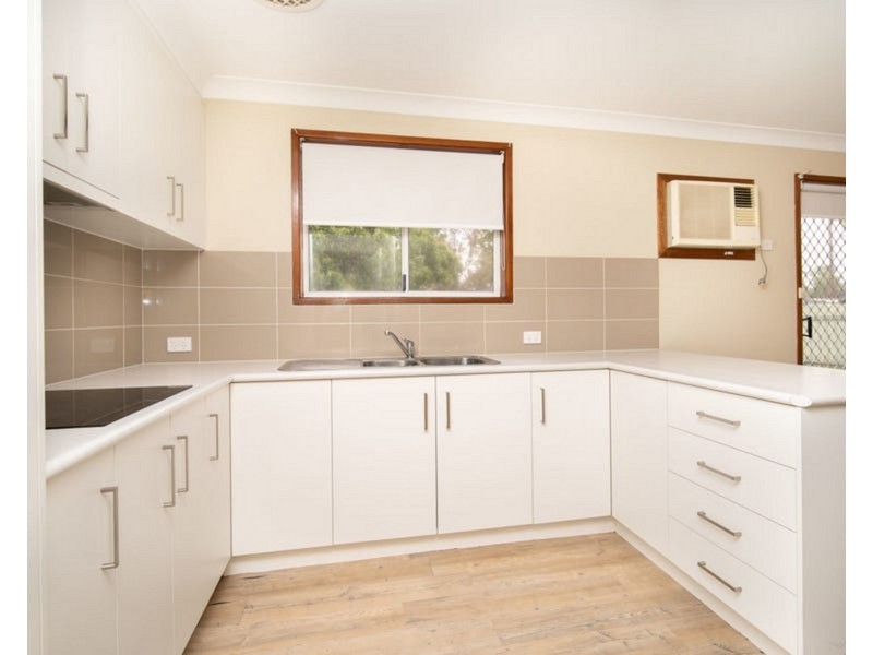 27 Goborra Street, Glenfield Park NSW 2650