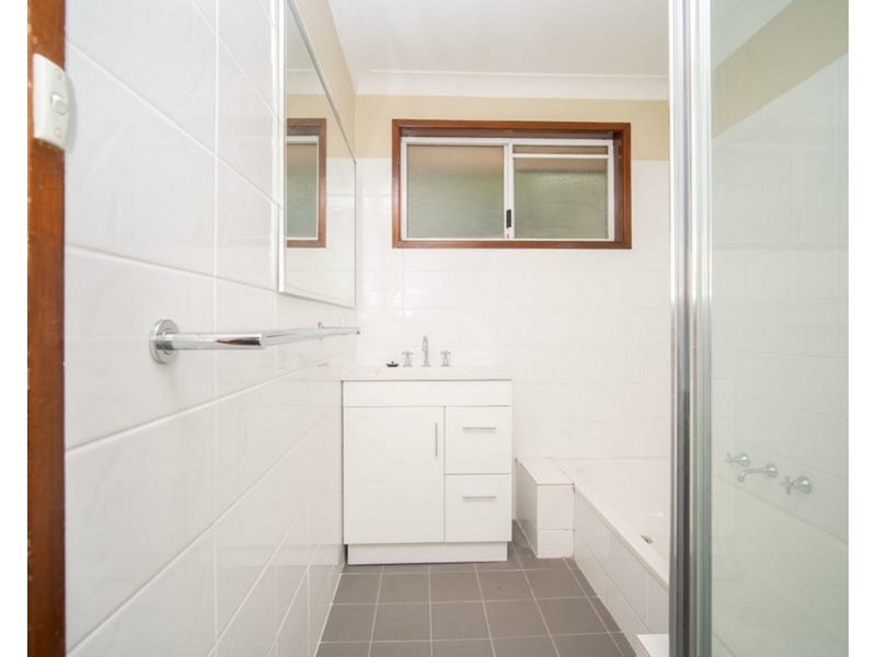 27 Goborra Street, Glenfield Park NSW 2650