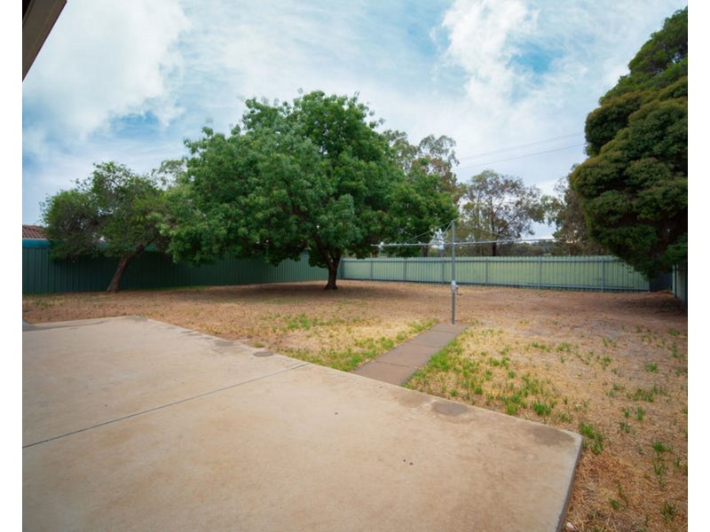 27 Goborra Street, Glenfield Park NSW 2650
