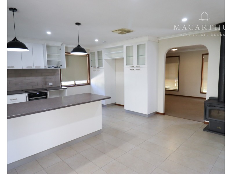 4 Patey Close, Ashmont NSW 2650