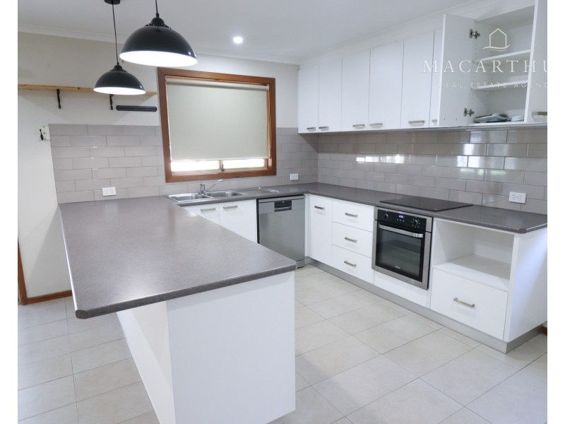 4 Patey Close, Ashmont NSW 2650