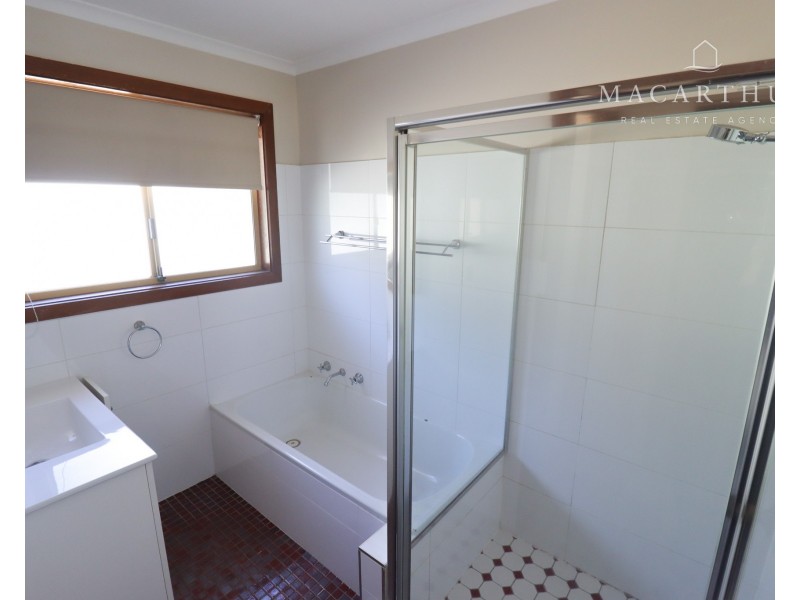 4 Patey Close, Ashmont NSW 2650