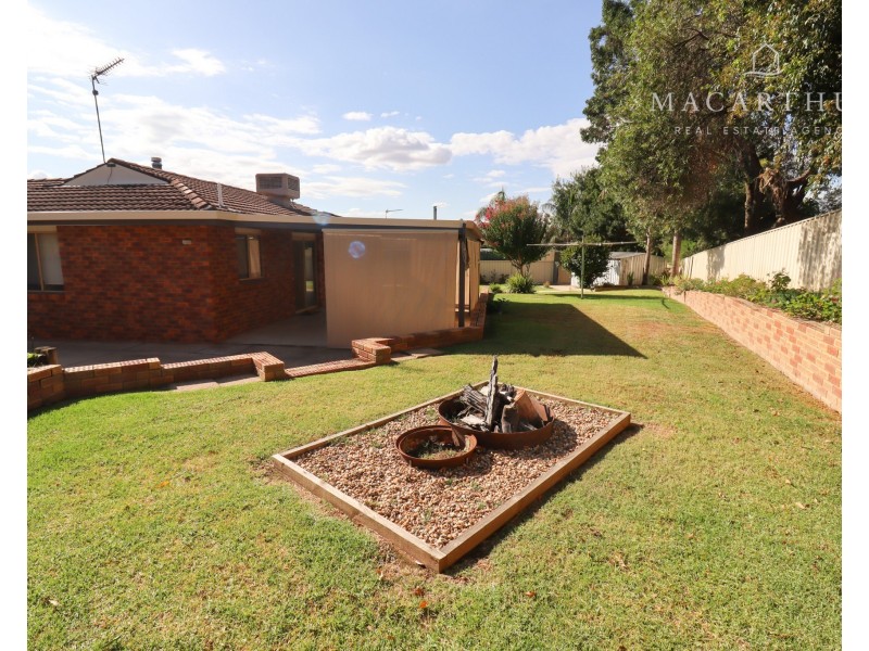 4 Patey Close, Ashmont NSW 2650