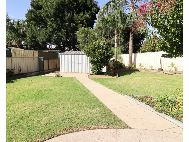 4 Patey Close, Ashmont NSW 2650
