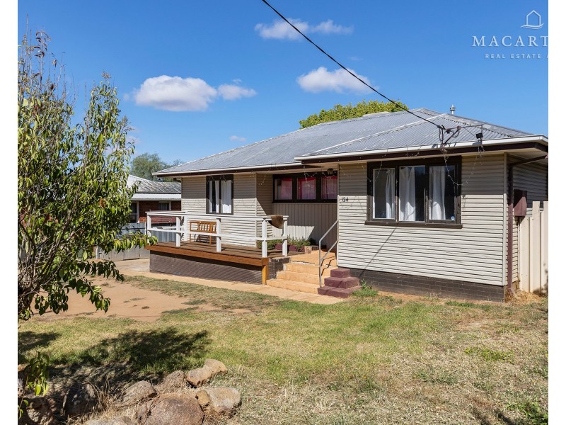 124 Bourke Street, Mount Austin NSW 2650
