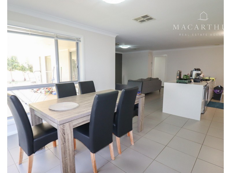 18 Bindari Avenue, Glenfield Park NSW 2650