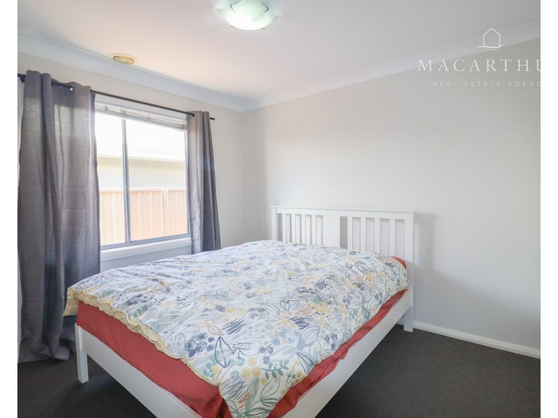 18 Bindari Avenue, Glenfield Park NSW 2650