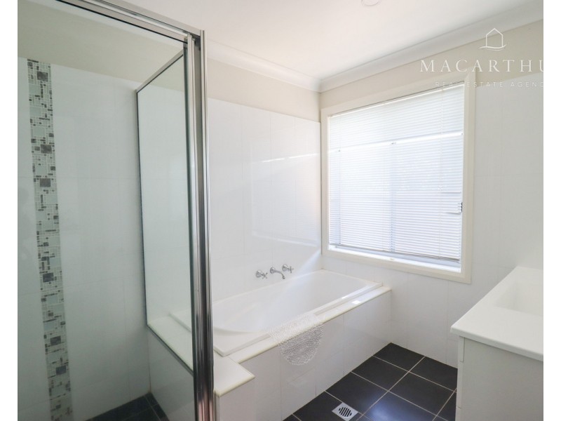 18 Bindari Avenue, Glenfield Park NSW 2650