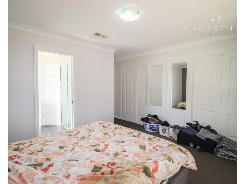 18 Bindari Avenue, Glenfield Park NSW 2650