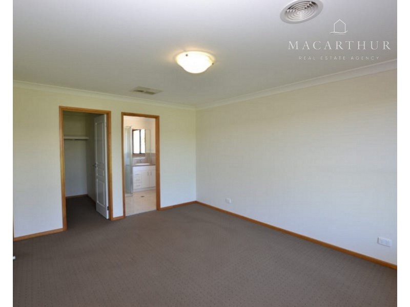 10 Pinnacle Place, Estella NSW 2650