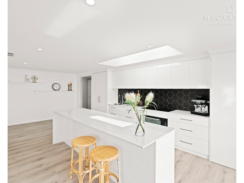 13 Hollows Crescent, Lloyd NSW 2650